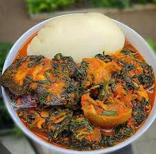 Pâte de maïs à la sauce gboma 